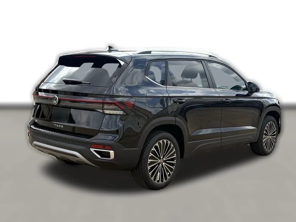 Volkswagen Taos SE FWD 2026 — side view