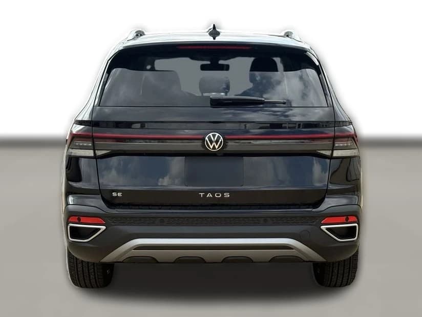 Volkswagen Taos SE FWD 2026 — side view