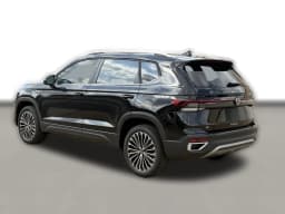 Volkswagen Taos SE FWD 2026 — side view