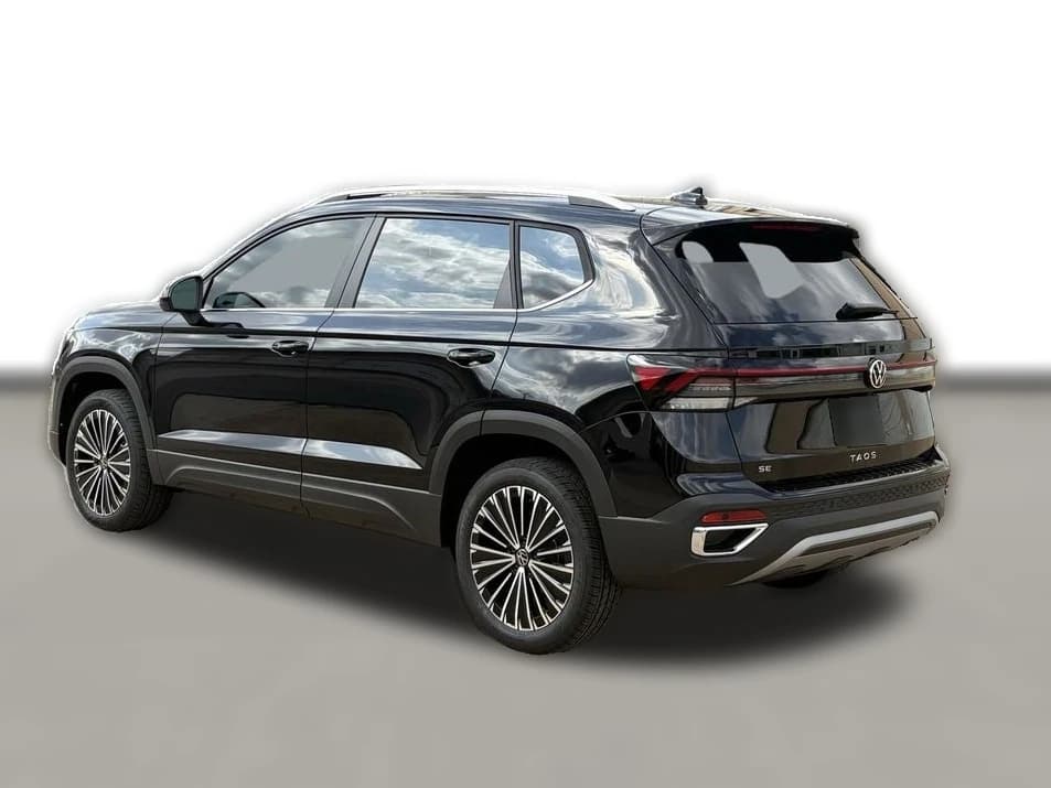 Volkswagen Taos SE FWD 2026 — side view