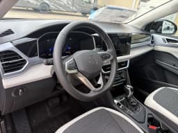 Volkswagen Taos SE FWD 2026 — side view