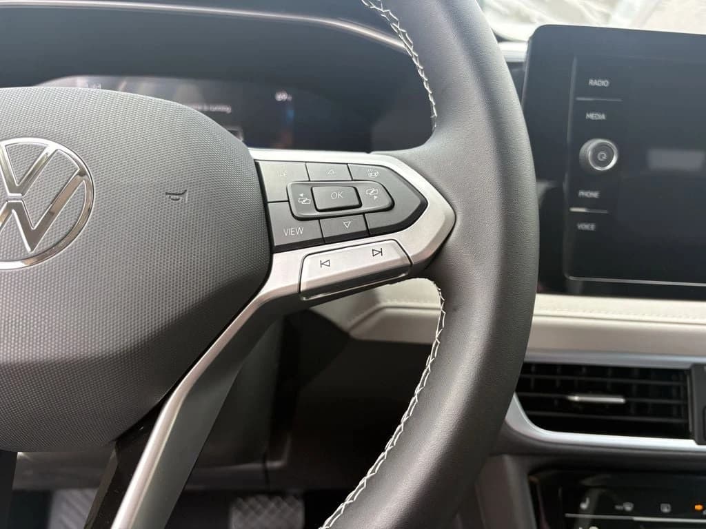 Volkswagen Taos SE FWD 2026 — side view