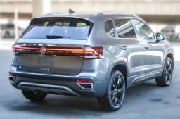 Volkswagen Taos SE FWD 2025 — side view