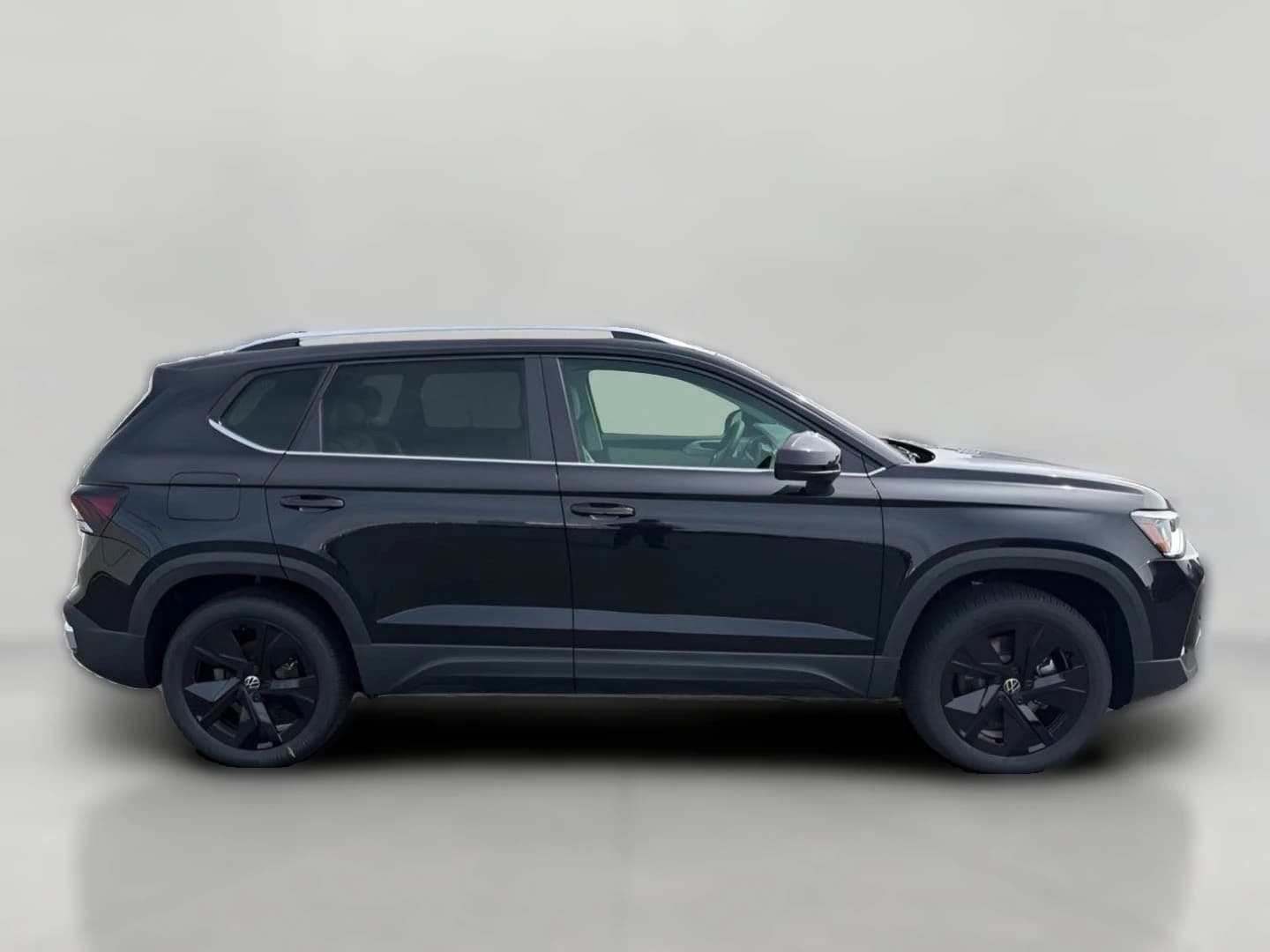 Volkswagen Taos SE FWD 2026 — side view