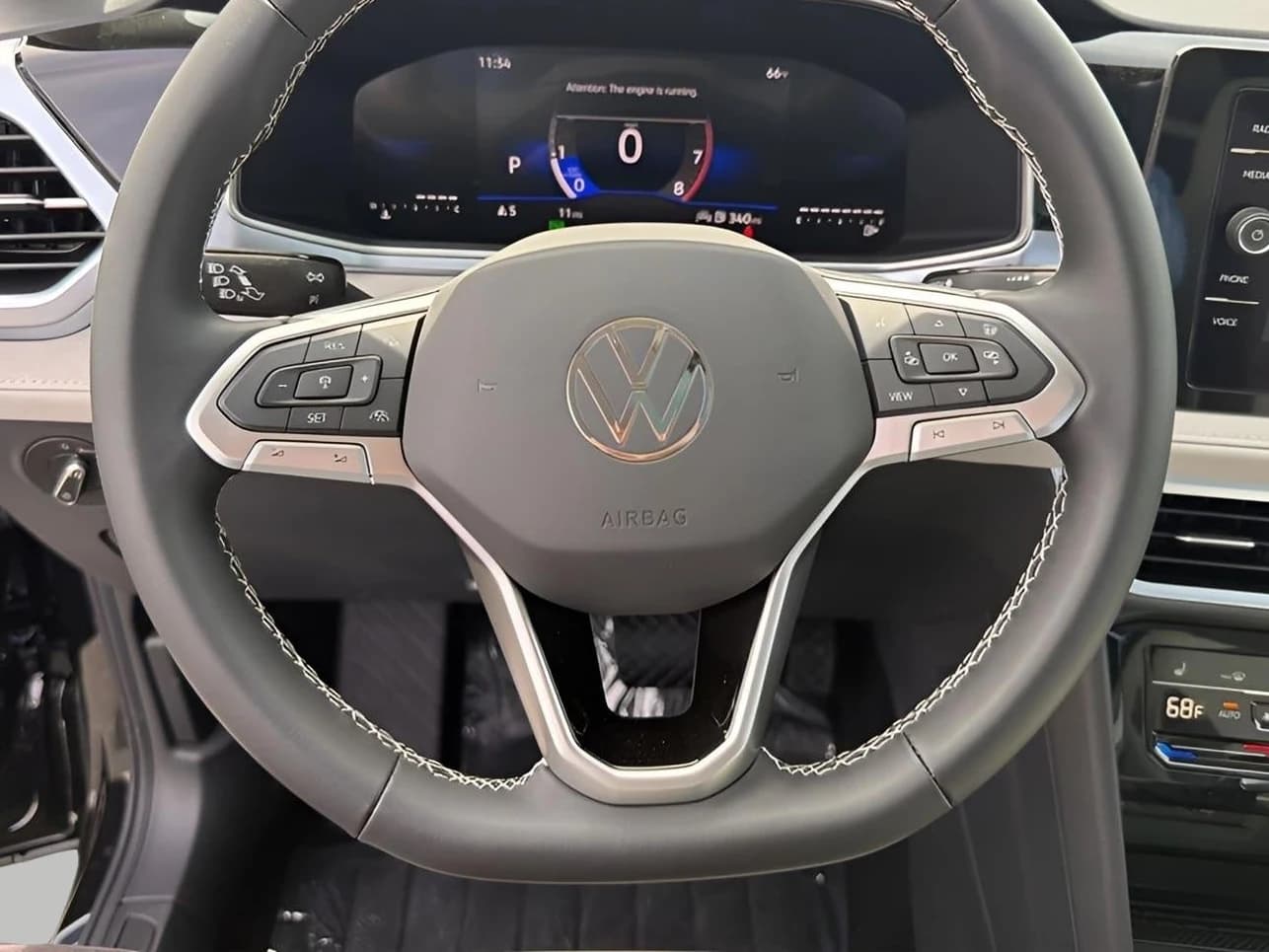 Volkswagen Taos SE FWD 2026 — side view