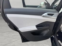 Volkswagen Taos SE FWD 2026 — side view