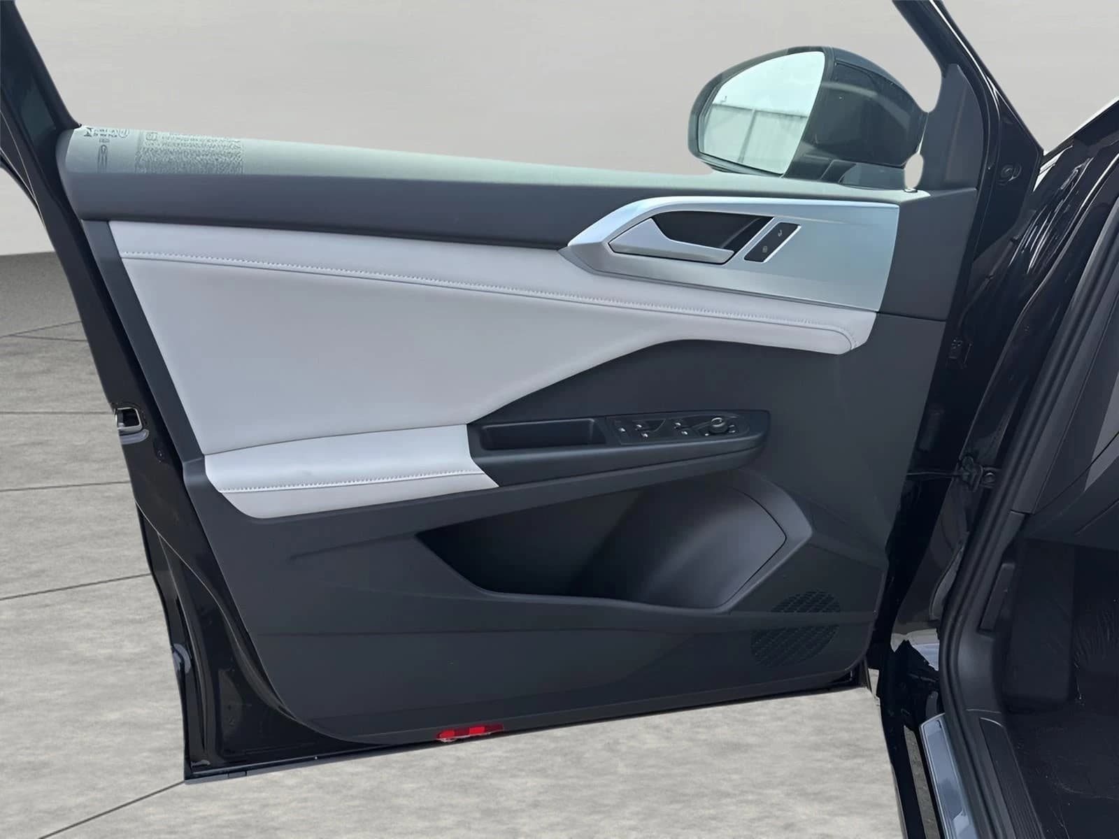 Volkswagen Taos SE FWD 2026 — side view