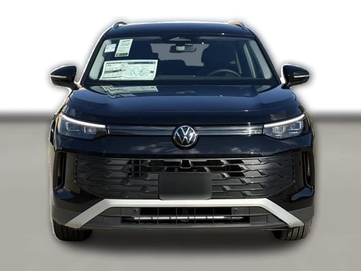 Volkswagen Tiguan SE FWD 2026 — side view