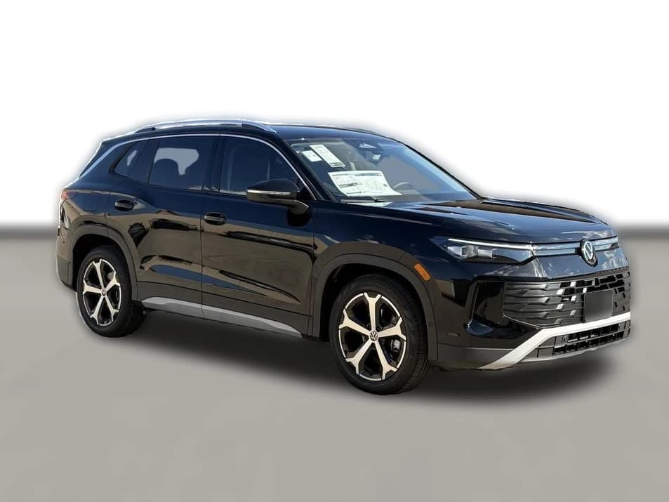 Volkswagen Tiguan SE FWD 2026 — side view