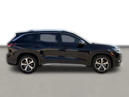 Volkswagen Tiguan SE FWD 2026 — side view