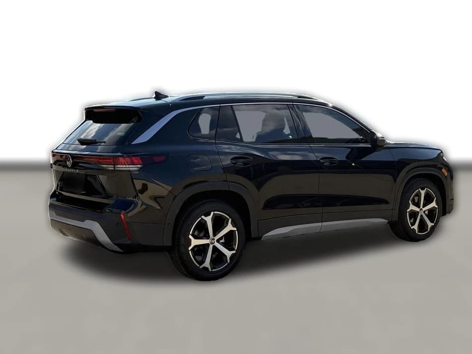 Volkswagen Tiguan SE FWD 2026 — side view