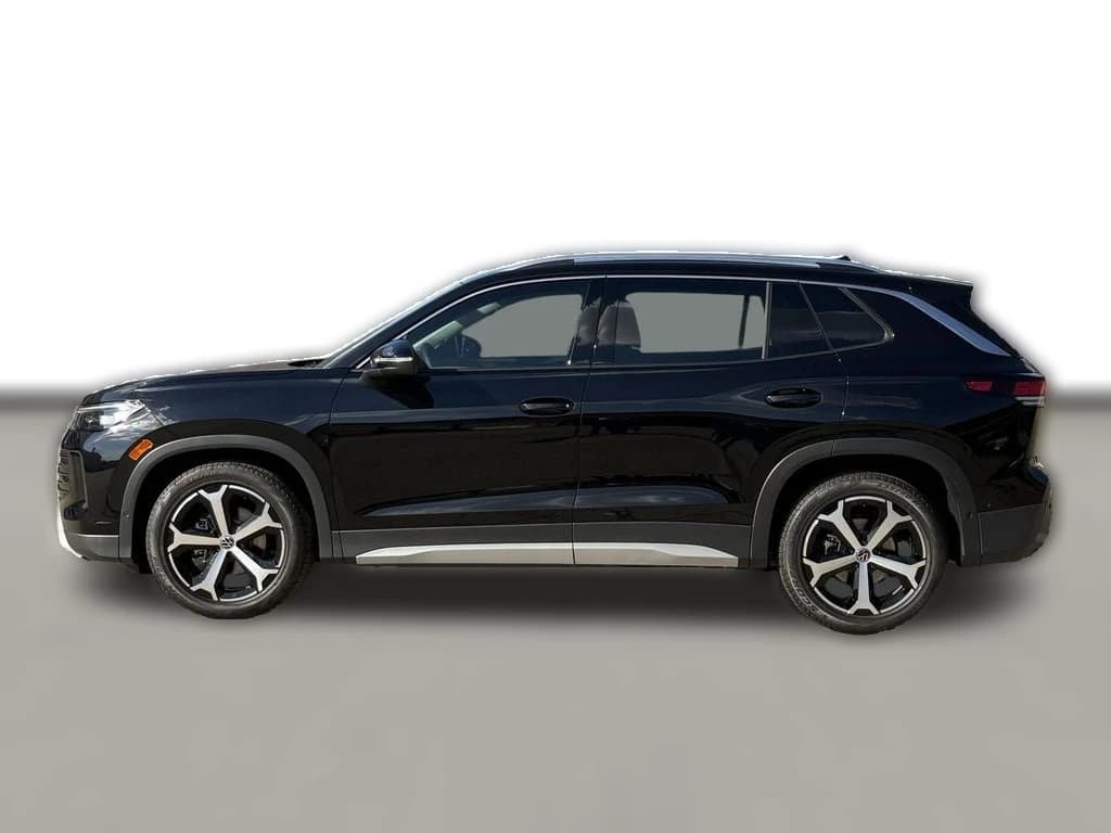 Volkswagen Tiguan SE FWD 2026 — side view
