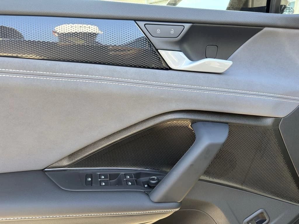 Volkswagen Tiguan SE FWD 2026 — side view
