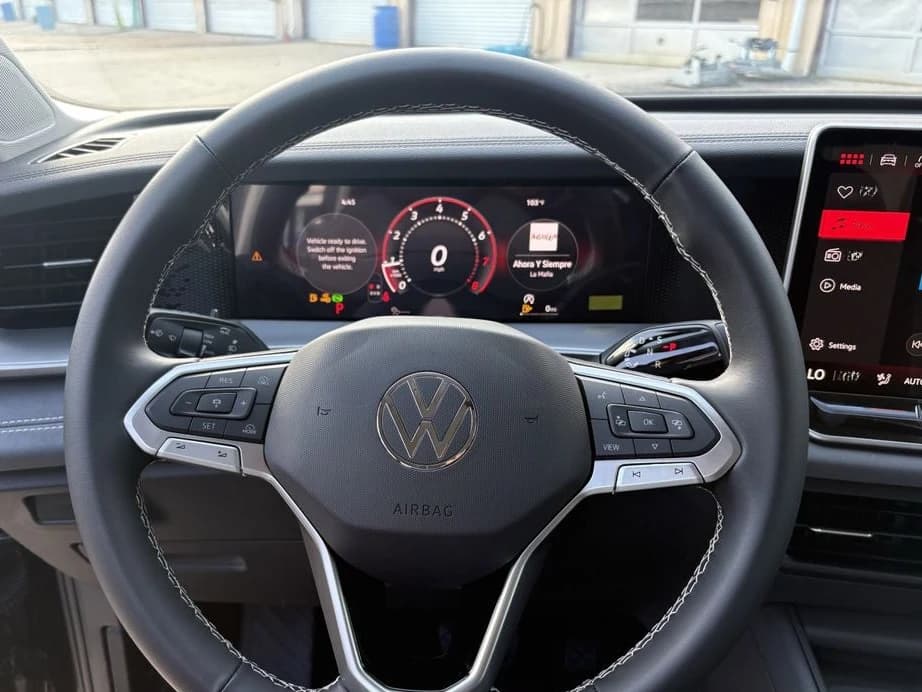 Volkswagen Tiguan SE FWD 2026 — side view