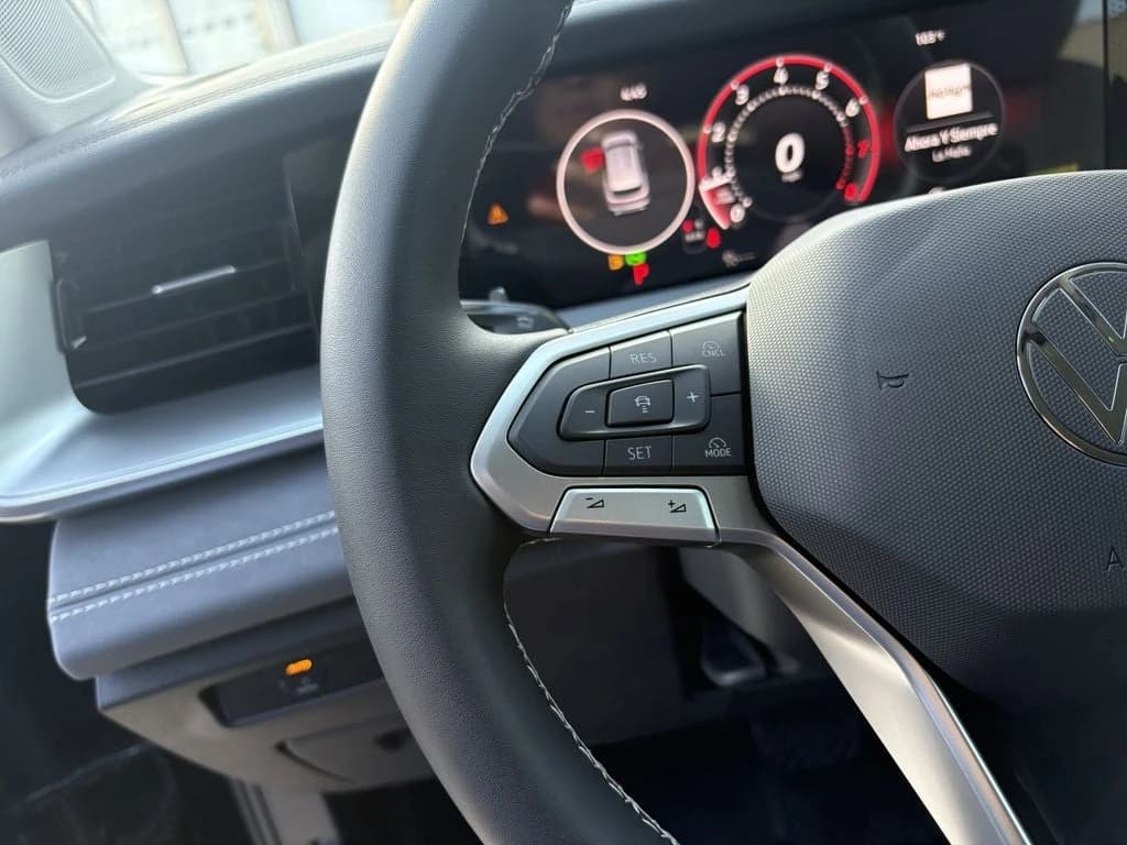 Volkswagen Tiguan SE FWD 2026 — side view