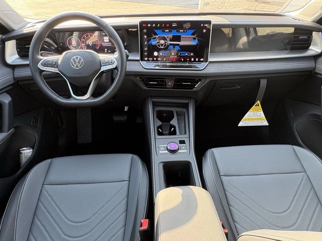 Volkswagen Tiguan SE FWD 2026 — side view