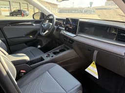 Volkswagen Tiguan SE FWD 2026 — side view