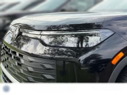 Volkswagen Tiguan SE FWD 2026 — side view
