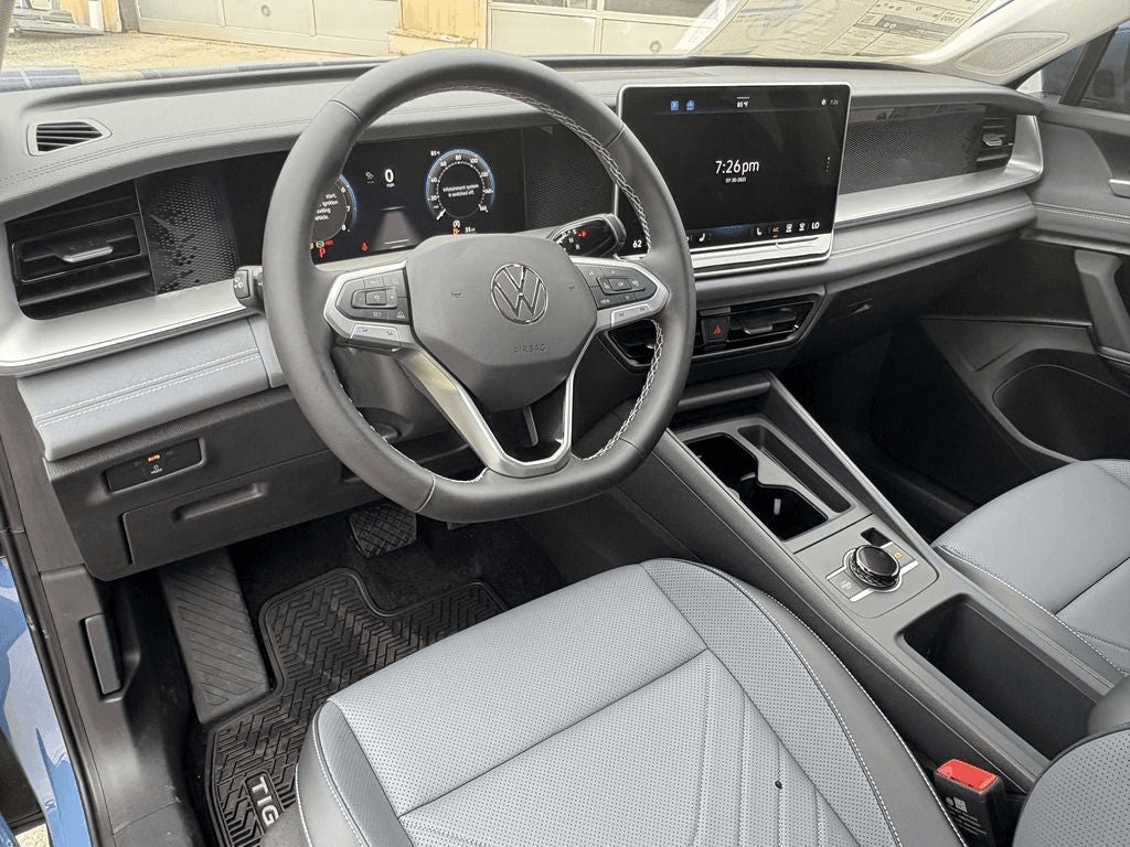 Volkswagen Tiguan SE 2.0T FWD 2025 — side view