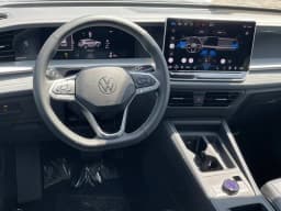Volkswagen Tiguan SE 2.0T FWD 2026 — side view