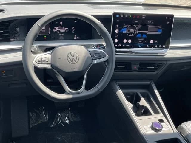 Volkswagen Tiguan SE 2.0T FWD 2026 — side view
