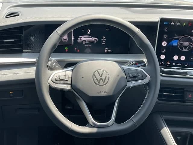 Volkswagen Tiguan SE 2.0T FWD 2026 — side view