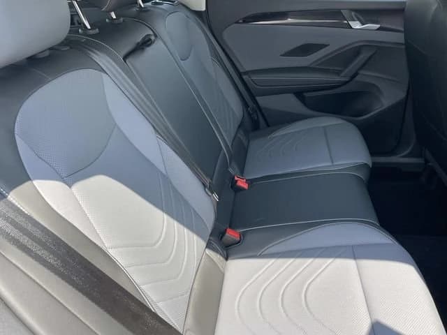 Volkswagen Tiguan SE 2.0T FWD 2026 — side view