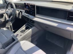 Volkswagen Tiguan SE 2.0T FWD 2026 — side view