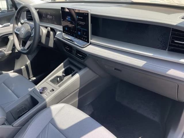Volkswagen Tiguan SE 2.0T FWD 2026 — side view