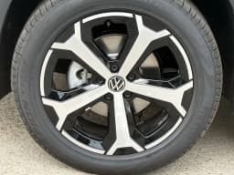 Volkswagen Tiguan SE 2.0T FWD 2025 — side view