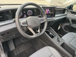Volkswagen Tiguan SE 2.0T FWD 2025 — side view