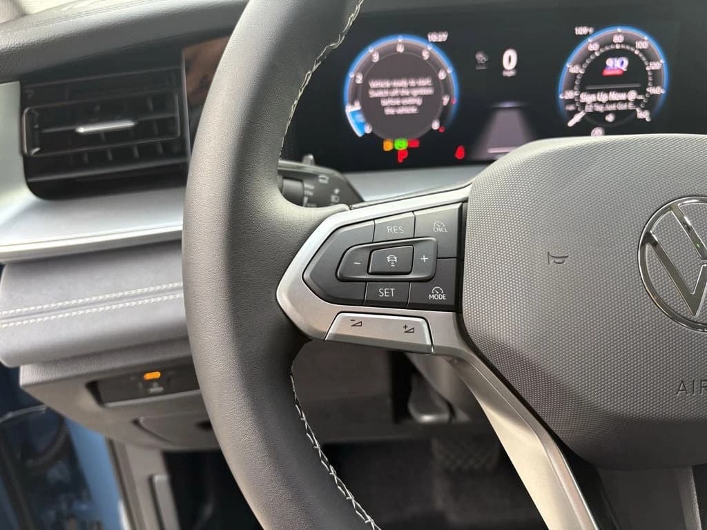 Volkswagen Tiguan SE 2.0T FWD 2025 — side view