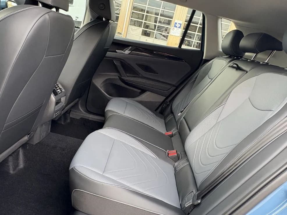 Volkswagen Tiguan SE 2.0T FWD 2025 — side view