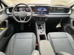 Volkswagen Tiguan SE 2.0T FWD 2025 — side view