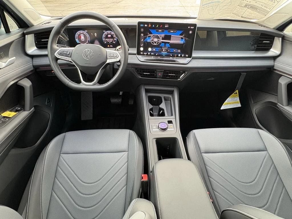 Volkswagen Tiguan SE 2.0T FWD 2025 — side view