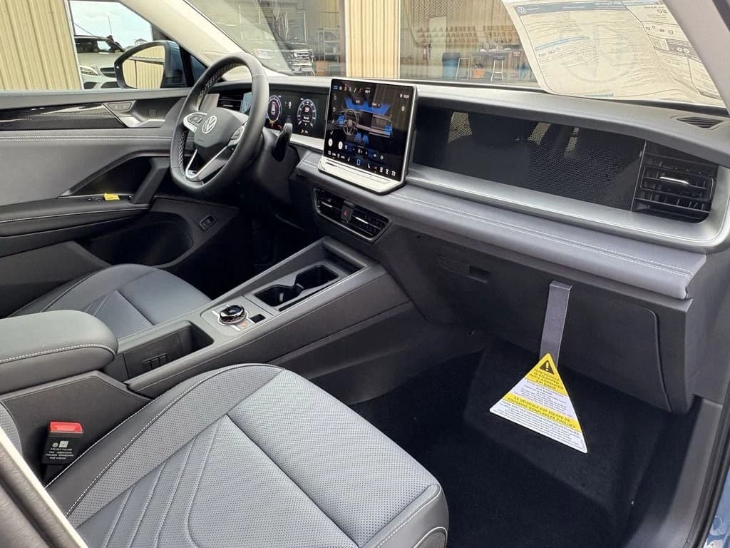 Volkswagen Tiguan SE 2.0T FWD 2025 — side view