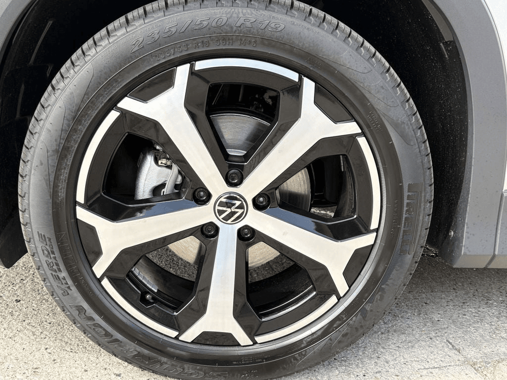 Volkswagen Tiguan SE 2.0T FWD 2025 — side view