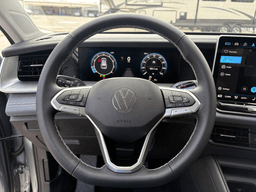 Volkswagen Tiguan SE 2.0T FWD 2025 — side view
