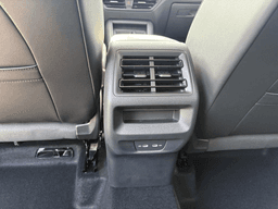 Volkswagen Tiguan SE 2.0T FWD 2025 — side view