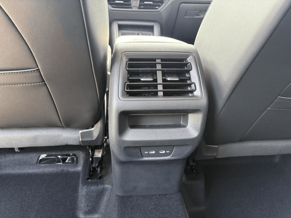 Volkswagen Tiguan SE 2.0T FWD 2025 — side view