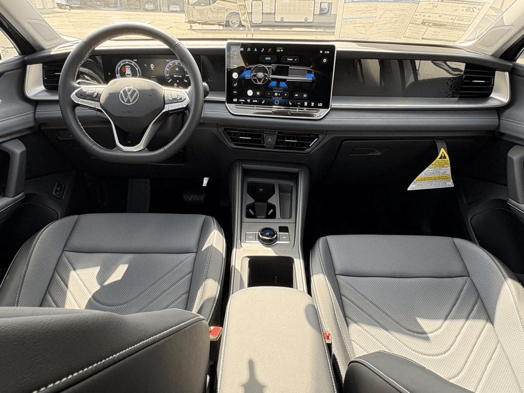 Volkswagen Tiguan SE 2.0T FWD 2025 — side view