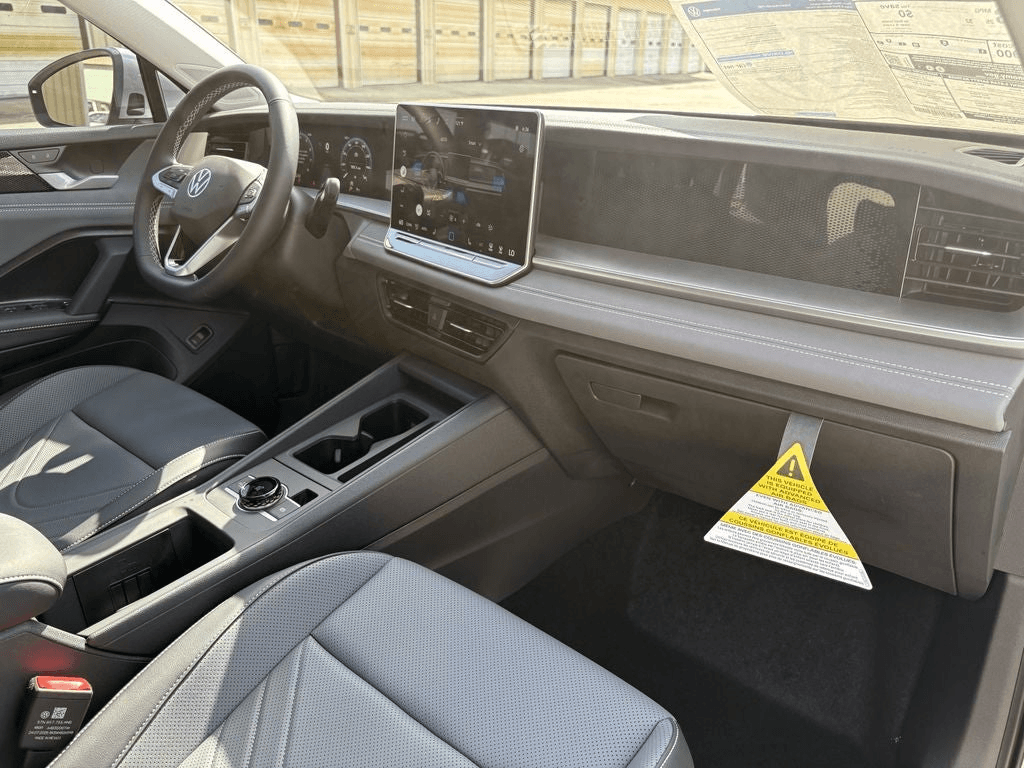 Volkswagen Tiguan SE 2.0T FWD 2025 — side view