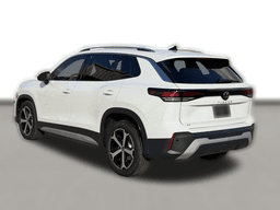 Volkswagen Tiguan SE 2.0T FWD 2026 — side view