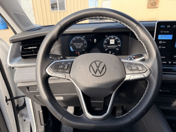 Volkswagen Tiguan SE 2.0T FWD 2026 — side view