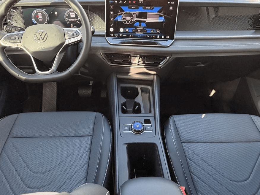 Volkswagen Tiguan SE 2.0T FWD 2026 — side view