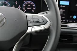 Volkswagen Tiguan SE FWD 2026 — side view