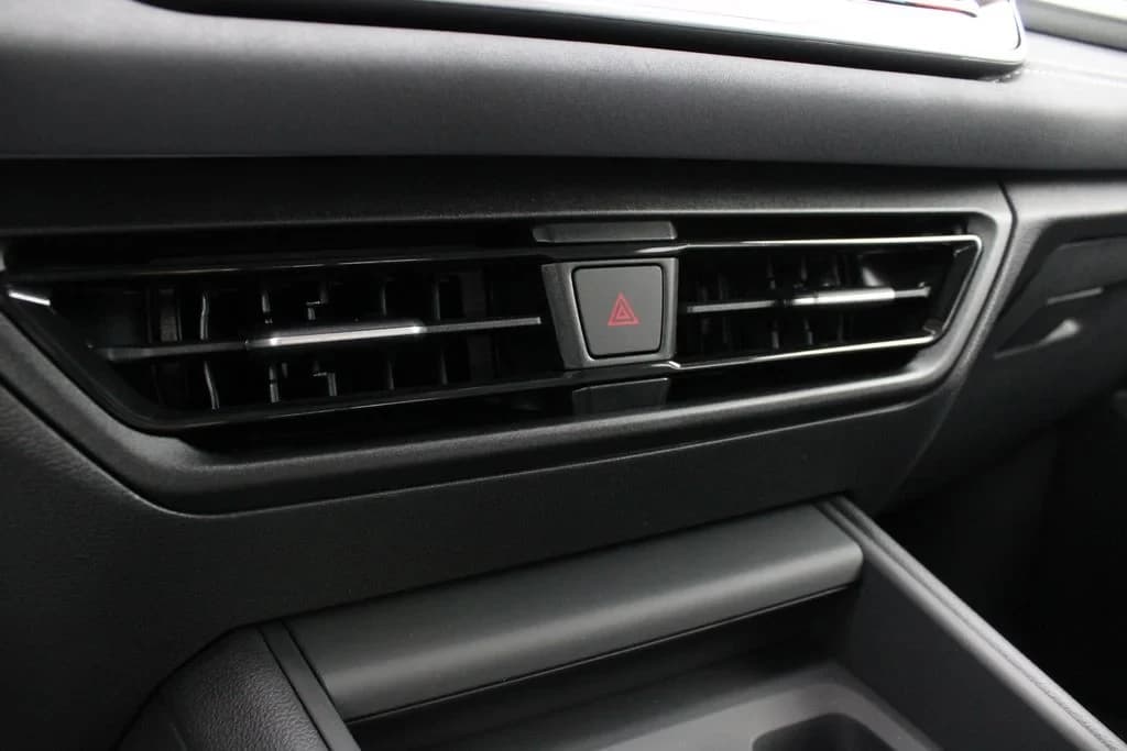 Volkswagen Tiguan SE FWD 2026 — side view