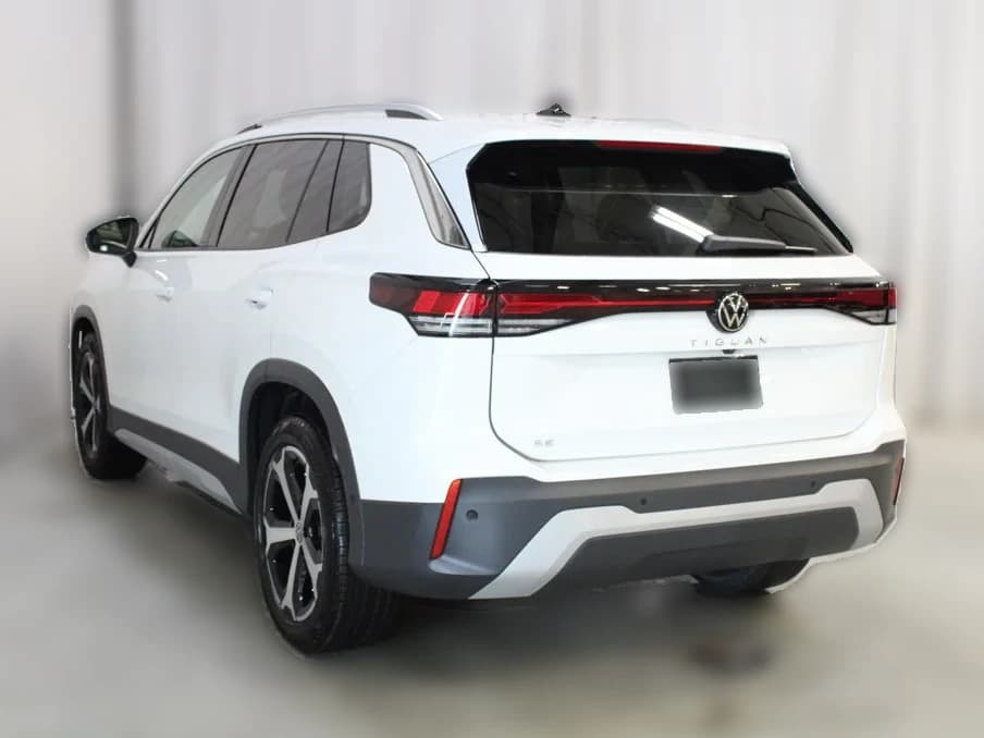 Volkswagen Tiguan SE FWD 2026 — side view