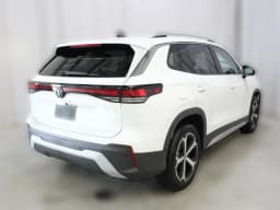 Volkswagen Tiguan SE FWD 2026 — side view