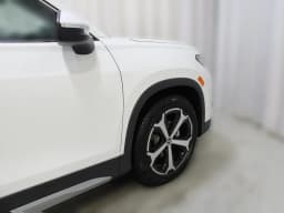 Volkswagen Tiguan SE FWD 2026 — side view